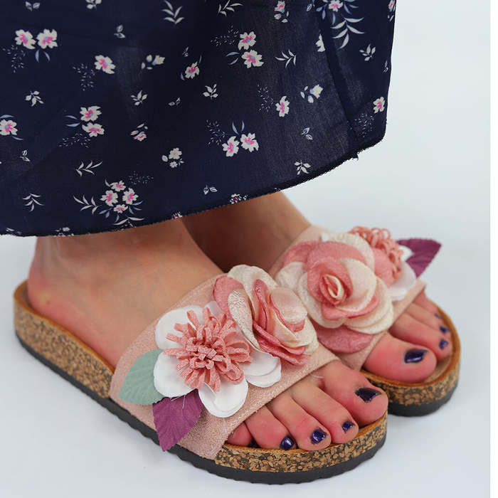 Růžové žabky Evento s ozdobnou květinou