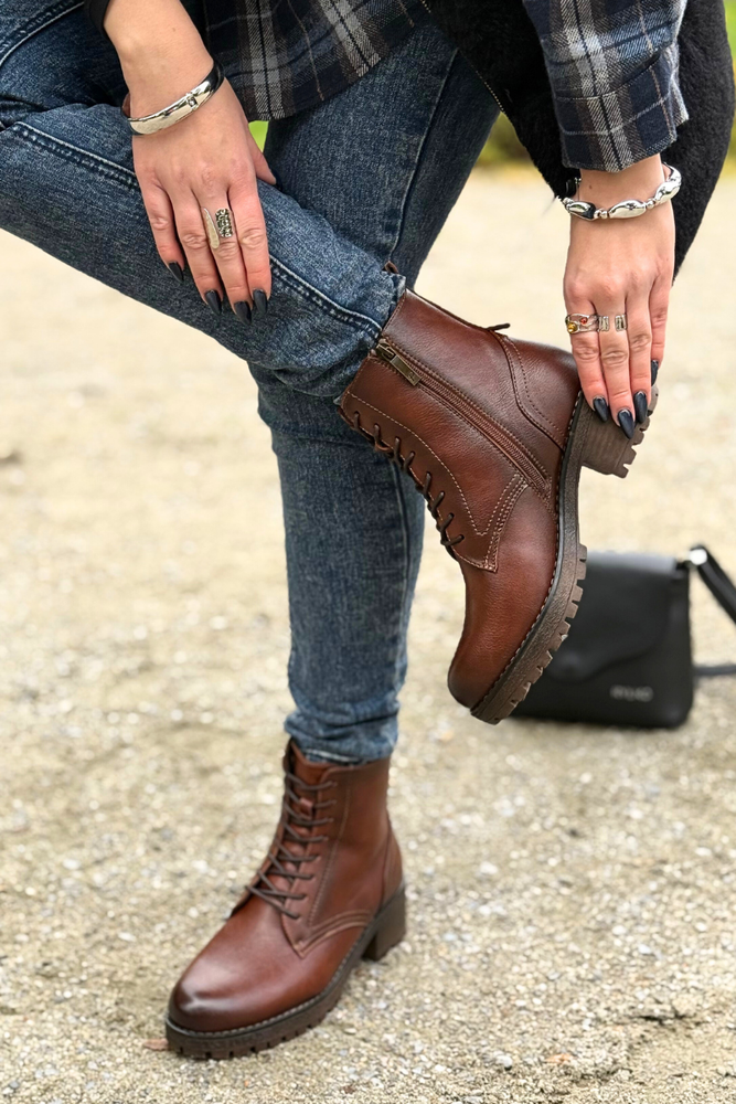 Černé kotníkové boty Potocki s ozdobným podpatkem