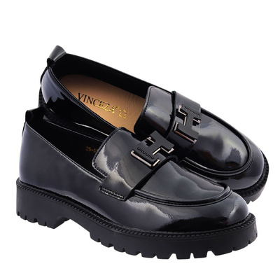 Černé kožené slip-on boty s lakovaným zdobením