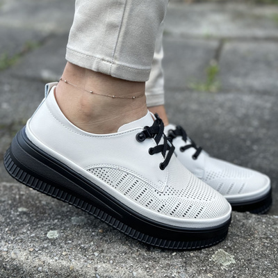 Béžové kožené boty se tkaničkami na platformě