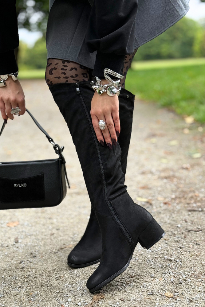 Černé semišové kozačky s blokem T.Sokolski