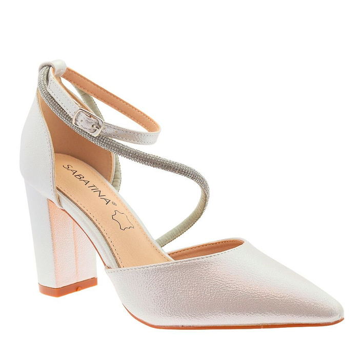 Elegantní stříbrné lodičky na vysokém podpatku se špičatou špičkou