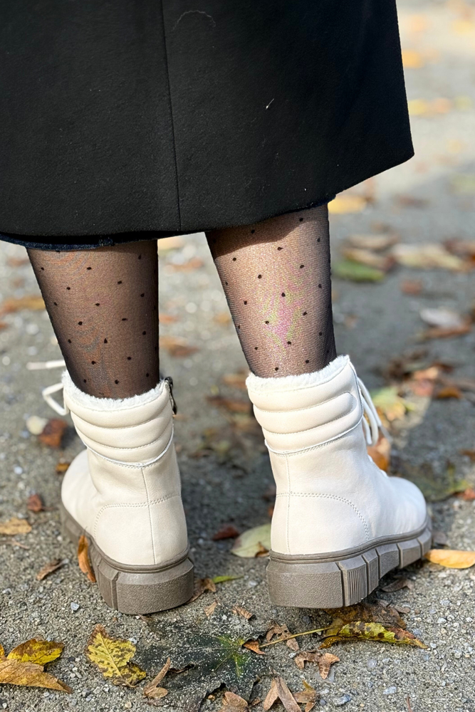 Černé kožené kotníkové boty s vysokými tkaničkami na platformě