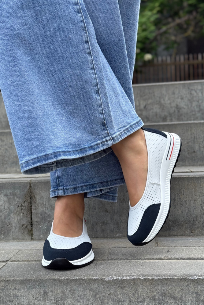 Prolamované bílé a tmavě modré kožené boty na platformě Filippo