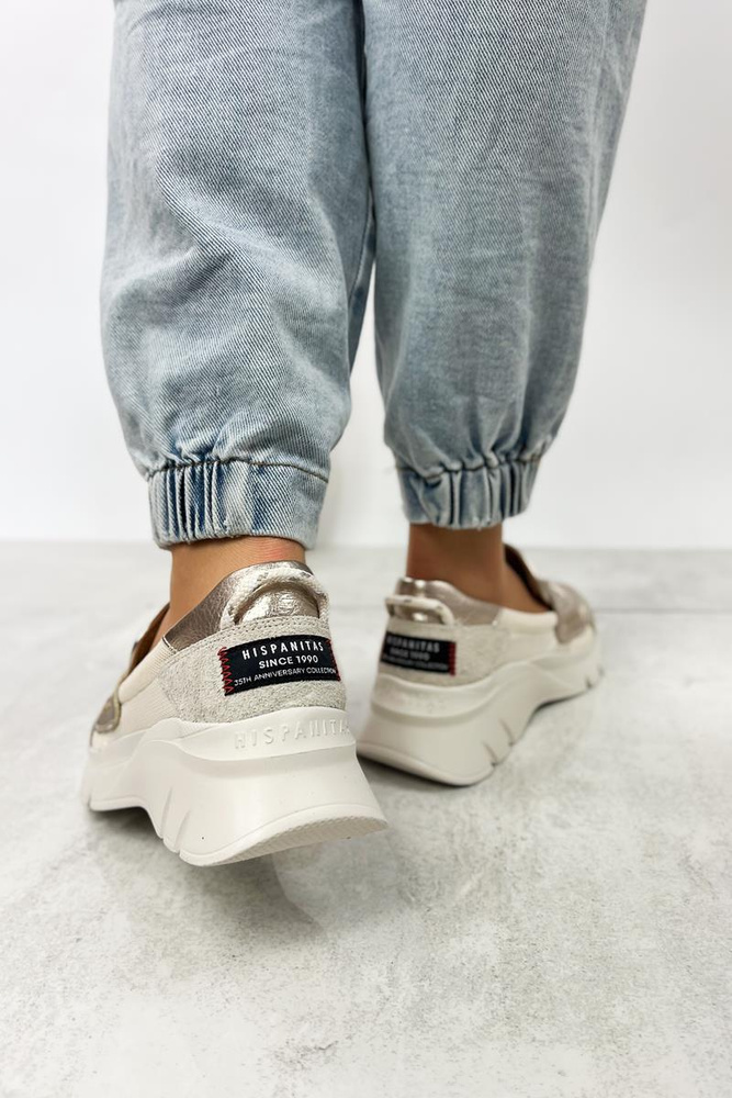 Nazouvací boty na klínku Hispanitas, bílé a zlaté