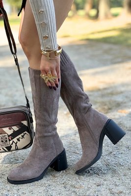 Béžové semišové kozačky s blokem Potocki