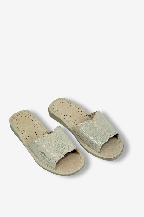 Domácí kožené žabky s květinovou výšivkou