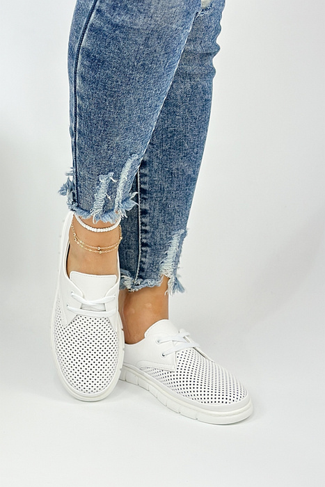 Bílé prolamované kožené boty