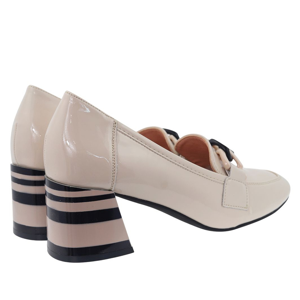 Béžové lakovky na ozdobném podpatku značky Vinceza