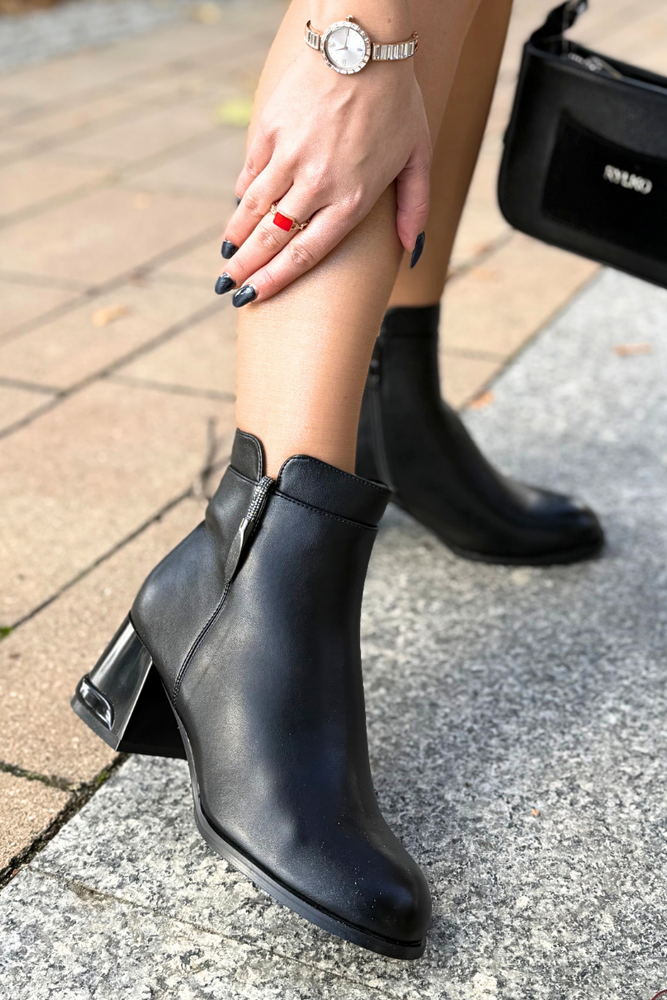 Černé kotníkové boty s blokem Potocki