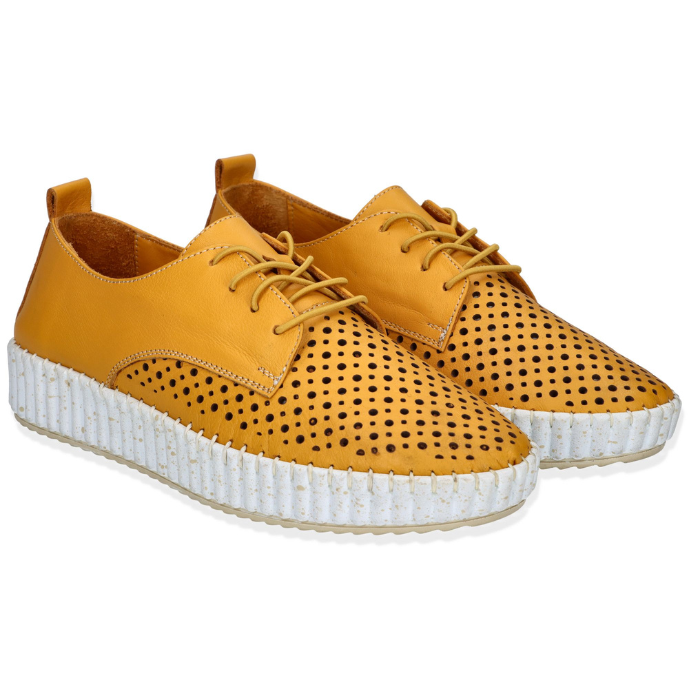 Dámské žluté prolamované kožené boty na platformě