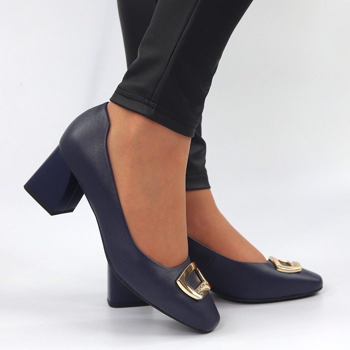 Námořnické modré kožené lodičky se zlatou sponou na bloku Anis