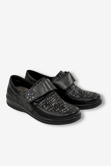 Černé kožené ploché boty se suchým zipem