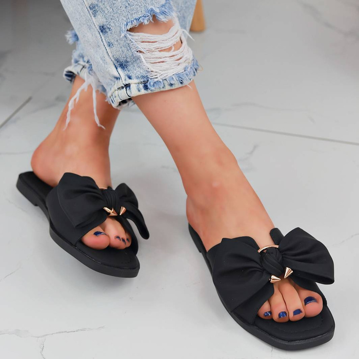 Dámské černé pantofle s velkou mašlí značky Evento