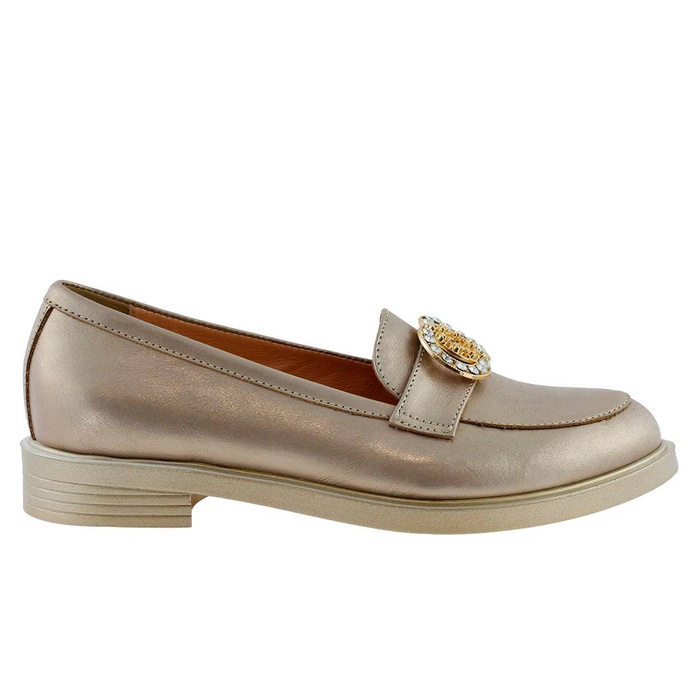 Béžové kožené mokasíny s kovovou broží Arka