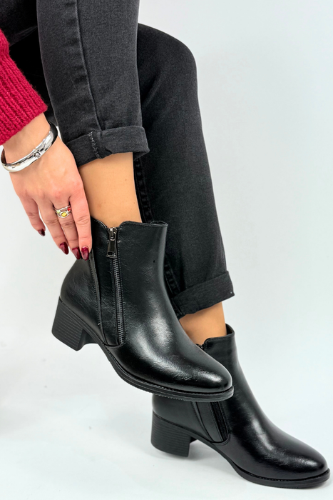 Černé ploché kotníkové boty Evento