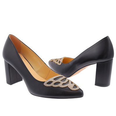 Černé kožené lodičky na vysokém podpatku se zdobením