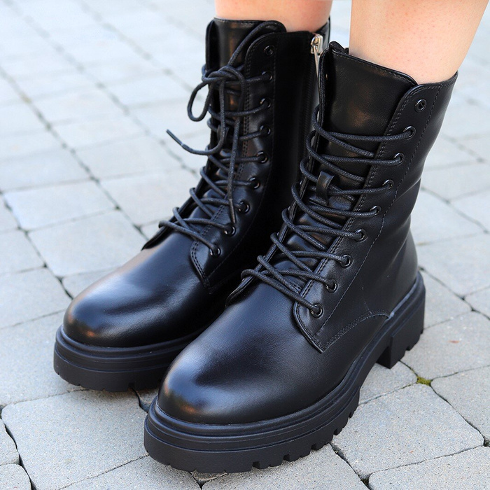 Černé zateplené kozačky na šněrování