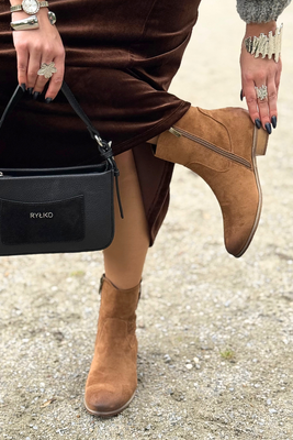 Černé kotníkové boty Potocki s ozdobným podpatkem