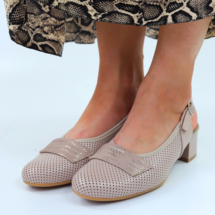 Béžové kožené sandály s perforací na bloku Galant