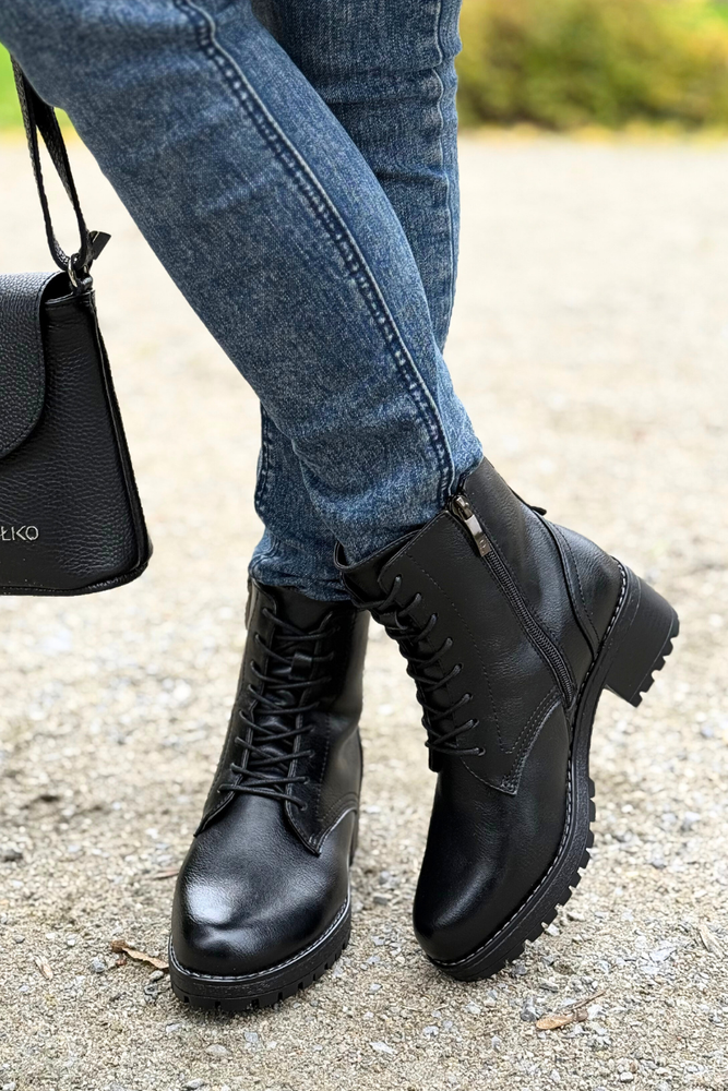 Černé kotníkové boty Potocki s ozdobným podpatkem