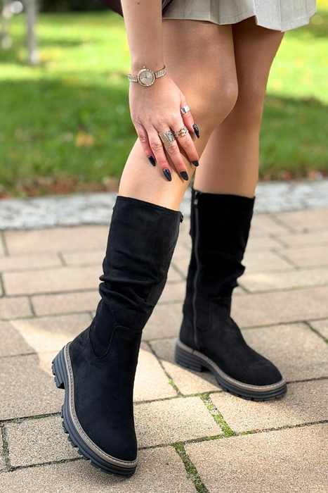 Černé kozačky nad kolena s blokem s decentním zdobením