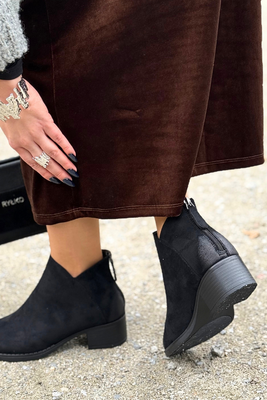 Hnědé semišové ploché boty, zateplené