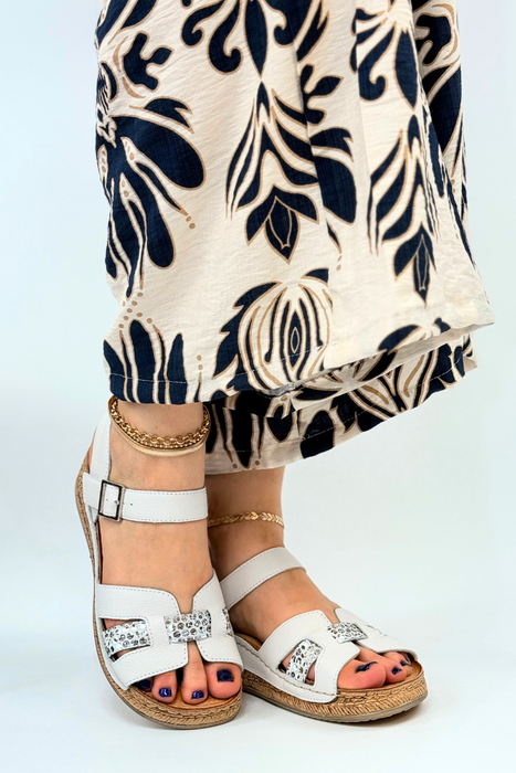 Béžové pěnové žabky s aplikacemi