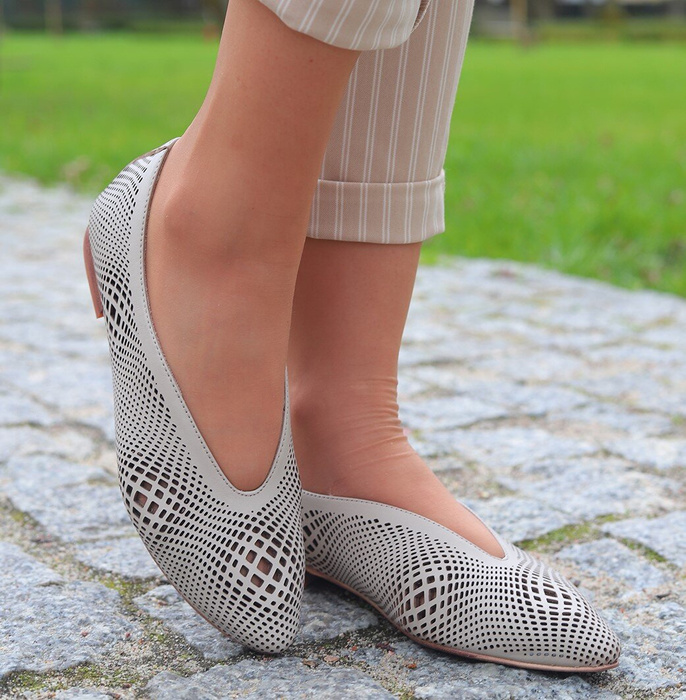 Kožené baleríny s prolamovaným cappuccinem Boccato