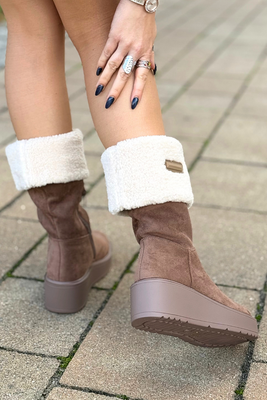 Béžové prolamované jarní kozačky