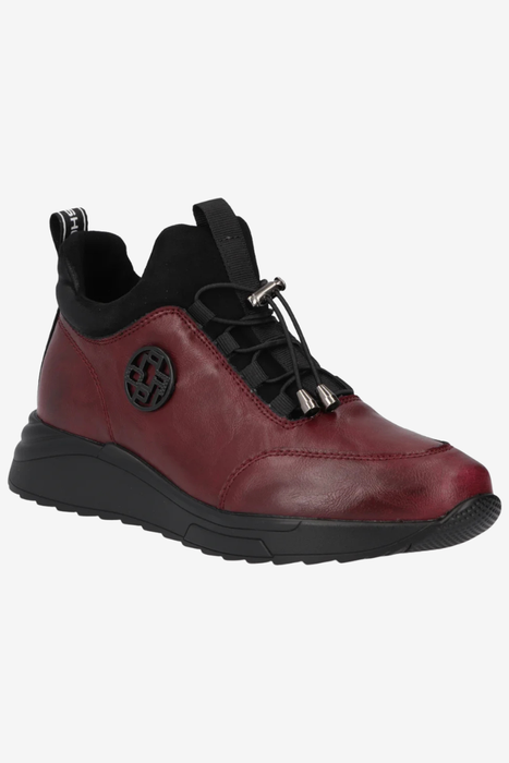 Černé lakované kotníkové boty značky Filippo