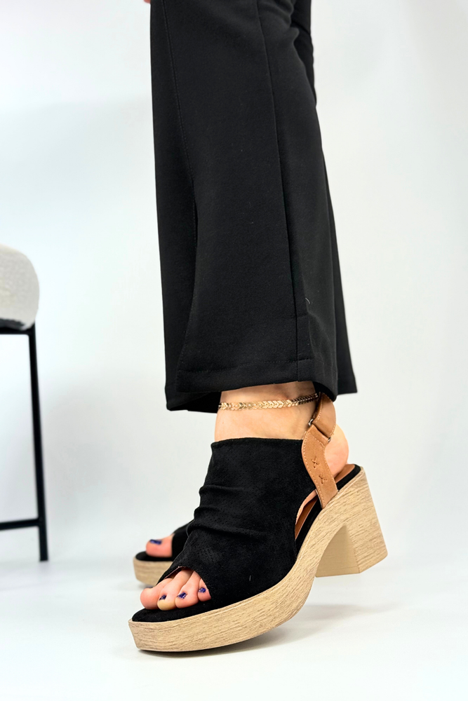 Dámské béžové sandály s perforovaným blokem