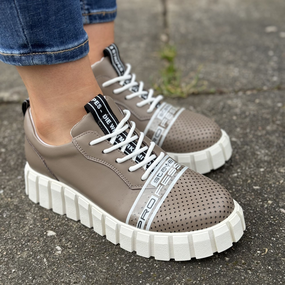 Děrované kožené sportovní boty na platformě Taupe