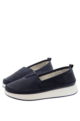 Děrované kožené slip-on boty v tmavě modré barvě