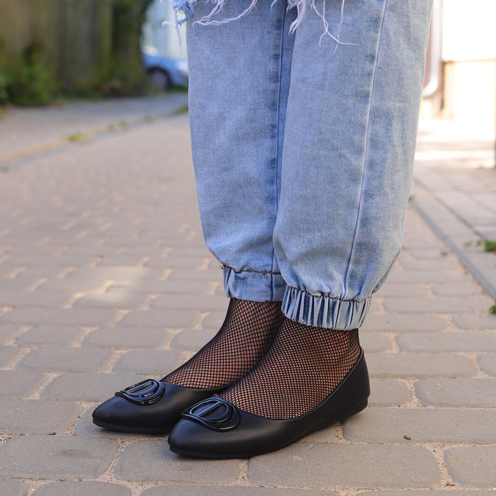 Černé dámské balerínky s přezkou Vinceza