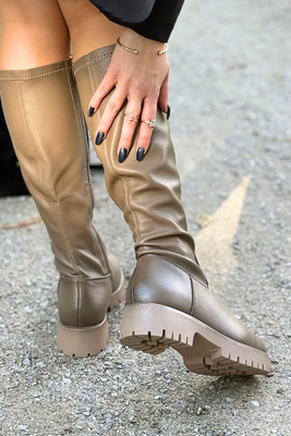 Béžové semišové kozačky s blokem Potocki