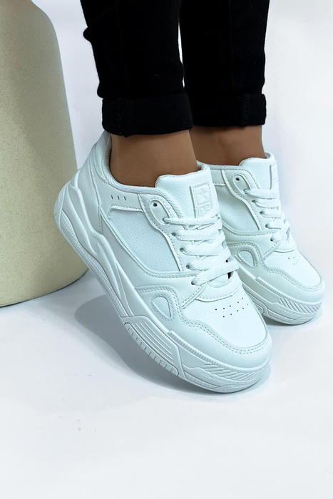 Bílé šněrovací tenisky s platformou