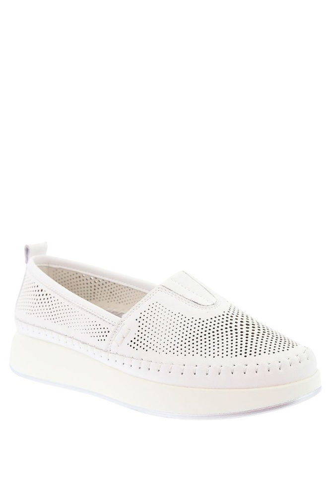 Perforované bílé kožené boty na platformě