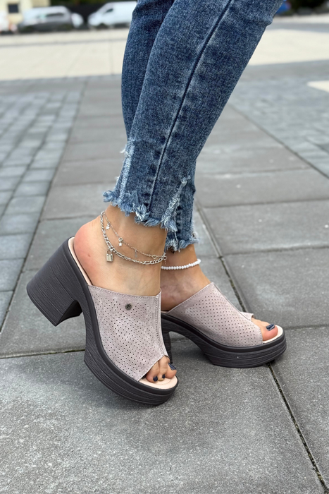 Zlaté kožené sandály na klínku Filippo