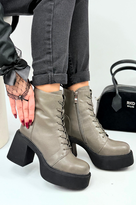 Černé kožené kotníkové boty Artiker na nízkém podpatku