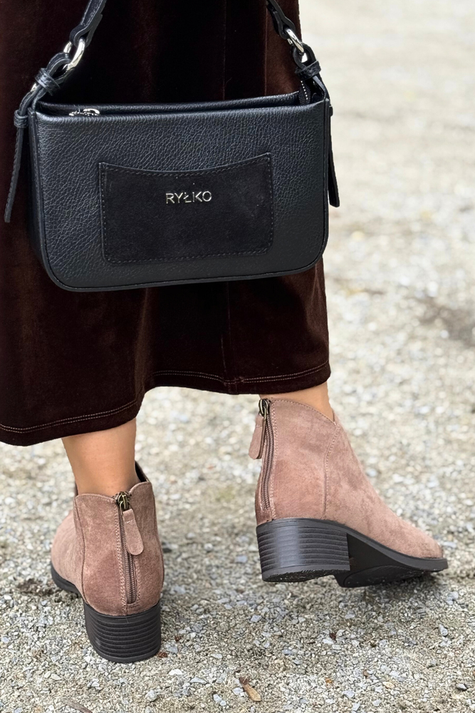 Hnědé semišové ploché boty, zateplené