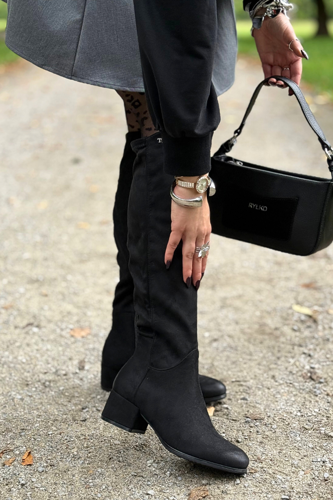 Černé semišové kozačky s blokem T.Sokolski