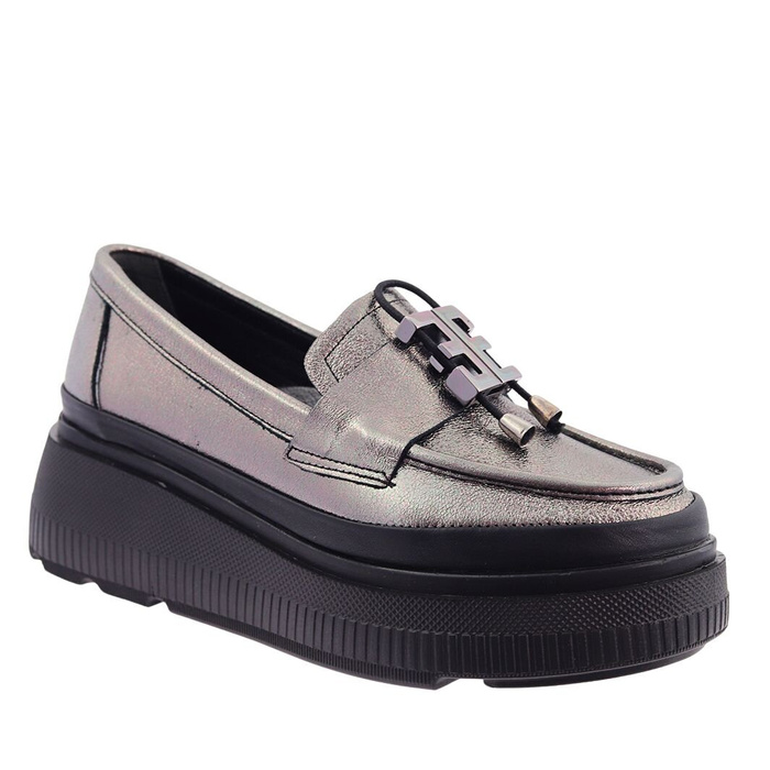 Stříbrné kožené slip-on mokasíny s platformou