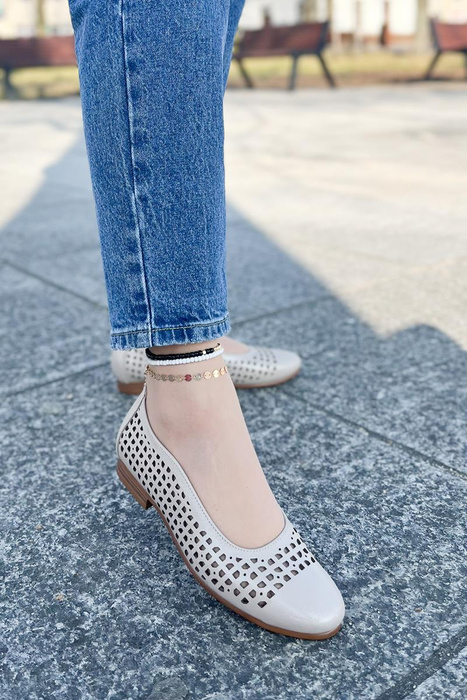 Béžové prolamované ploché balerínky