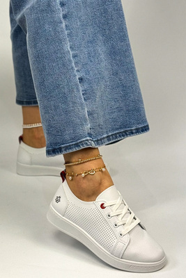 Bílé dámské sportovní boty s perforovanou platformou