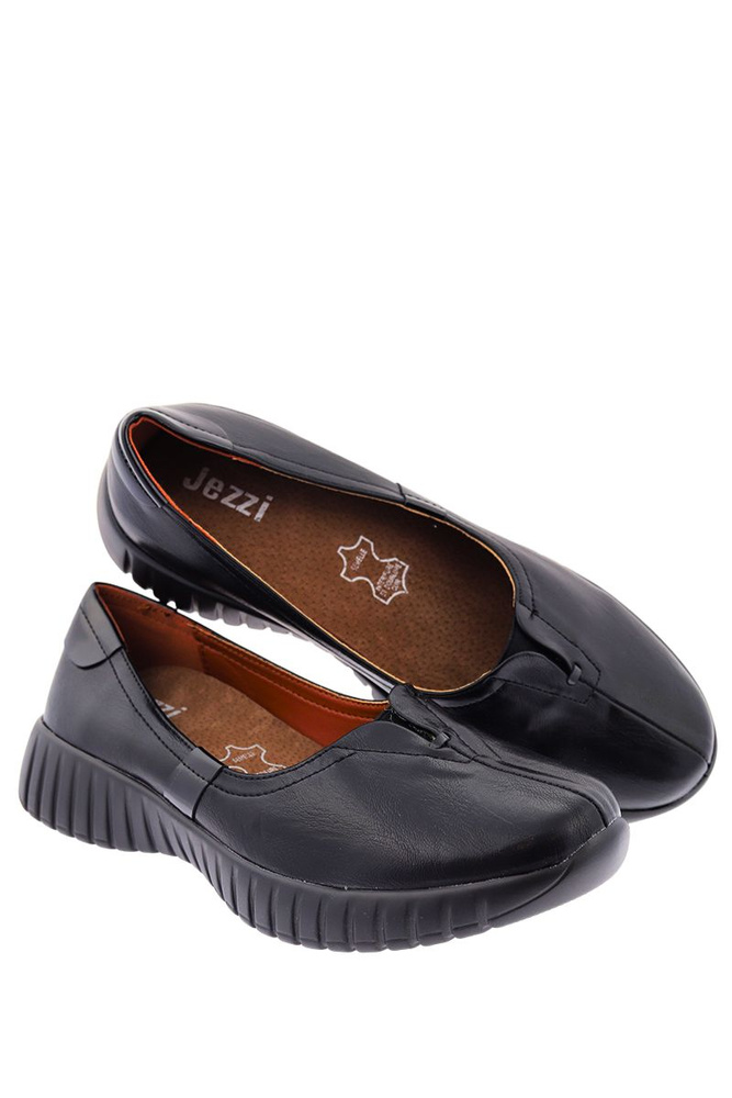 Černé boty na platformě s gumičkou vpředu