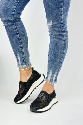 Vzdušné černé kožené boty na platformě