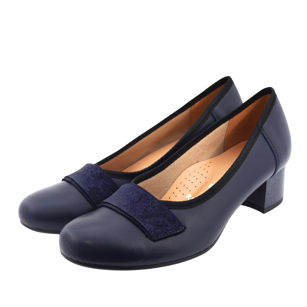 Galantní tmavě modré kožené lodičky na nízkém podpatku