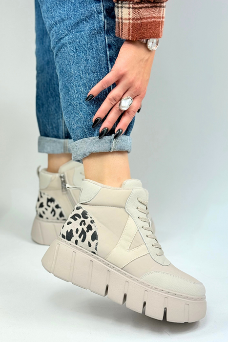 Bílé dámské kožené prolamované boty