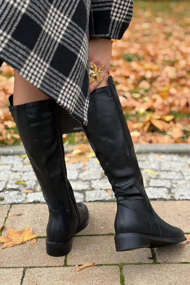 Dámské černé kožené kozačky na zip